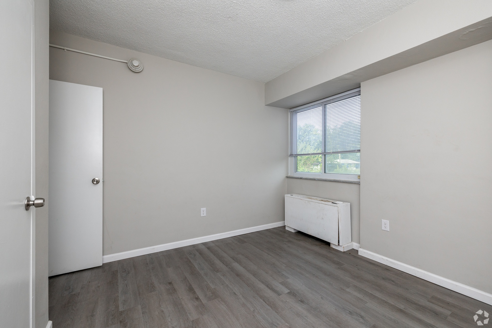 Independence Towers bedroom in Independence Missouri