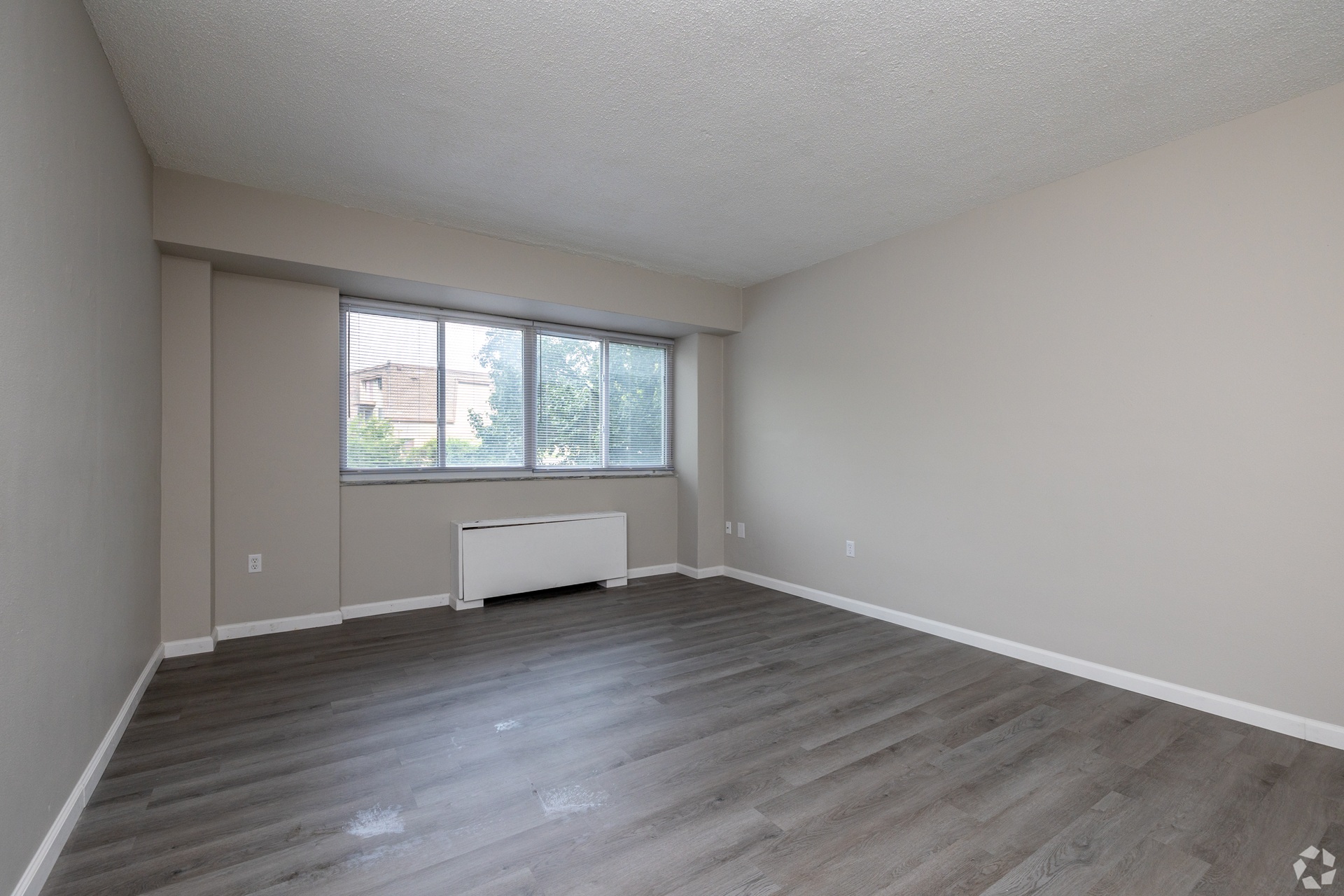 Independence Towers bedroom in Independence Missouri