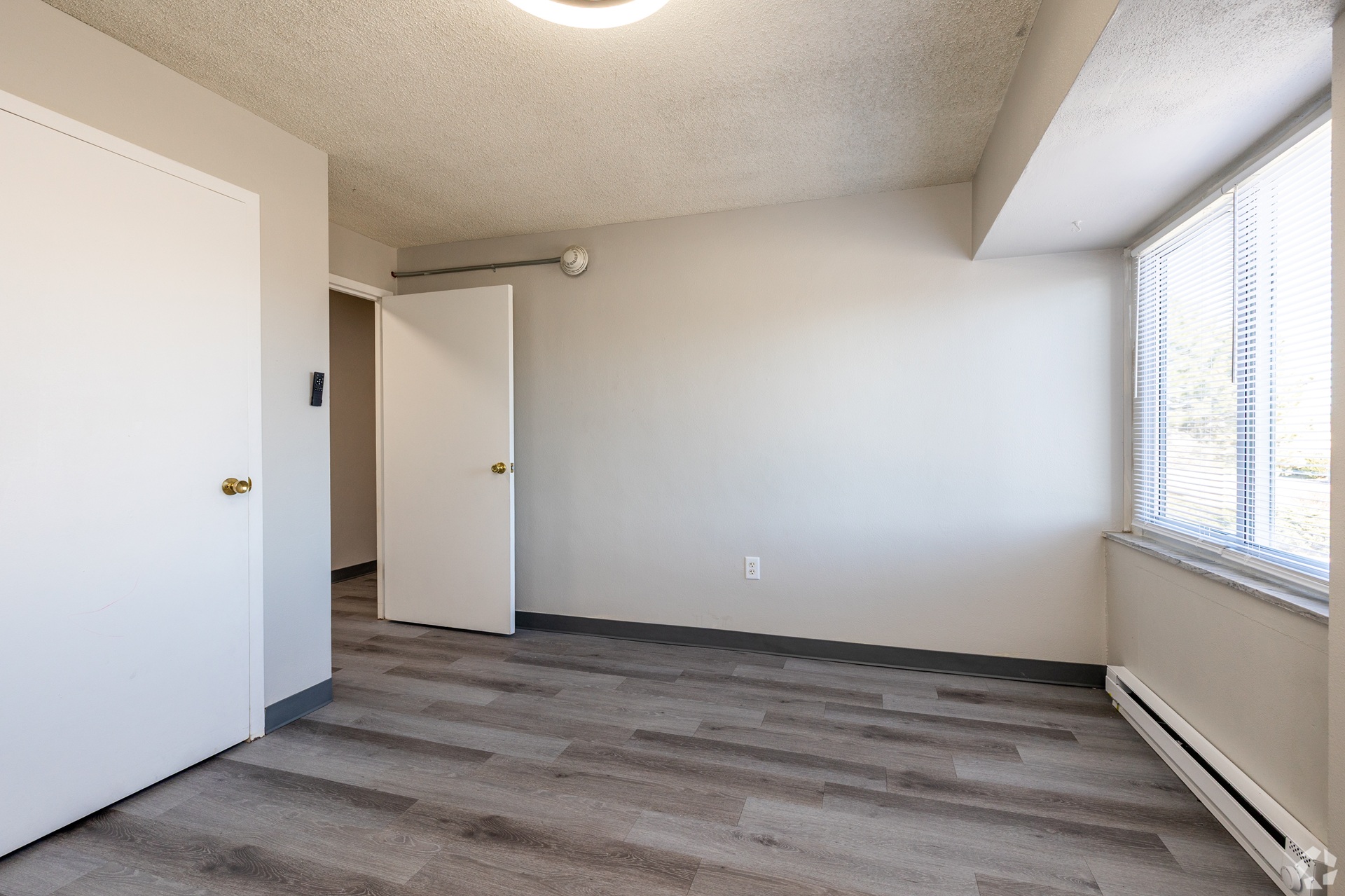 Independence Towers bedroom in Independence Missouri