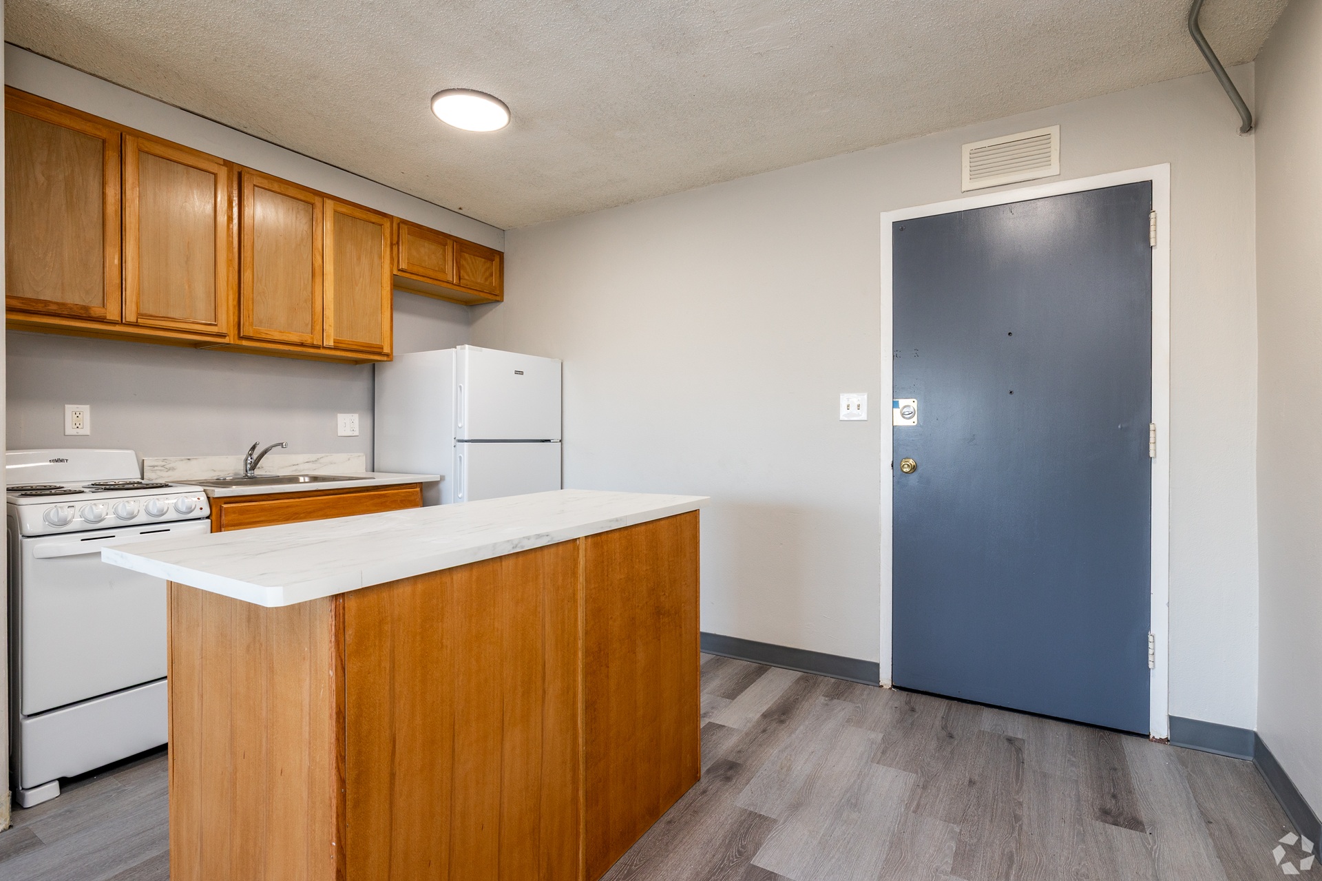 Independence Towers kitchen in Independence Missouri